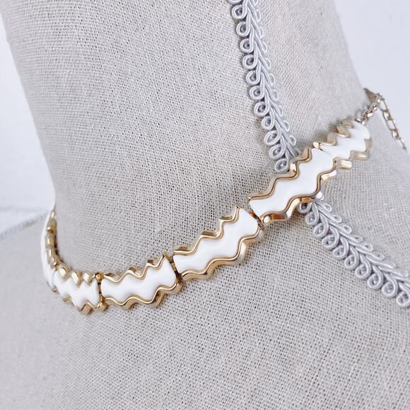Vintage Signed Trifari Choker Necklace, Modern Zig Zag Chevron - Picture 4 of 11
